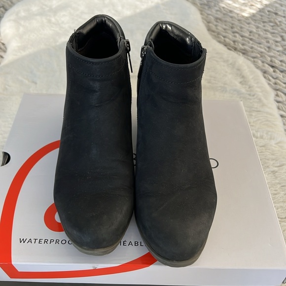 Blondo black nubuck waterproof booties, size 7.5 - Picture 4 of 7